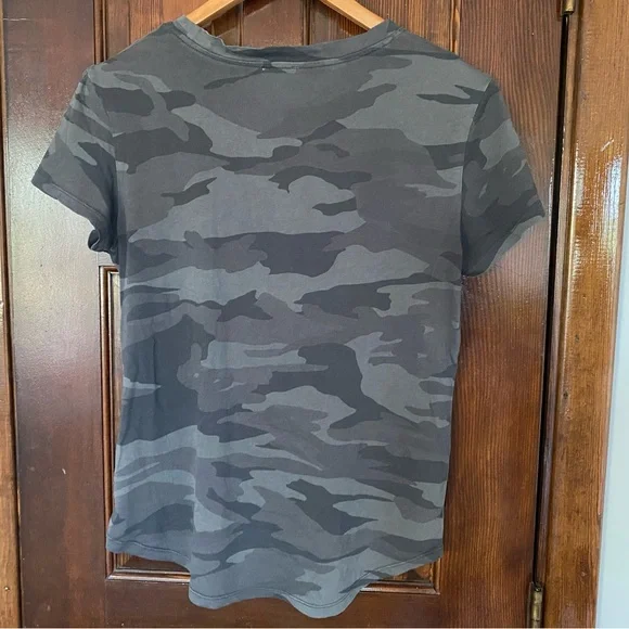 EUC Splendid 100% cotton dark grays camouflage crew neck tee - Picture 6 of 6